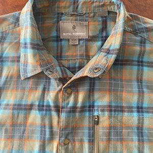 Mens casual plaid button down.